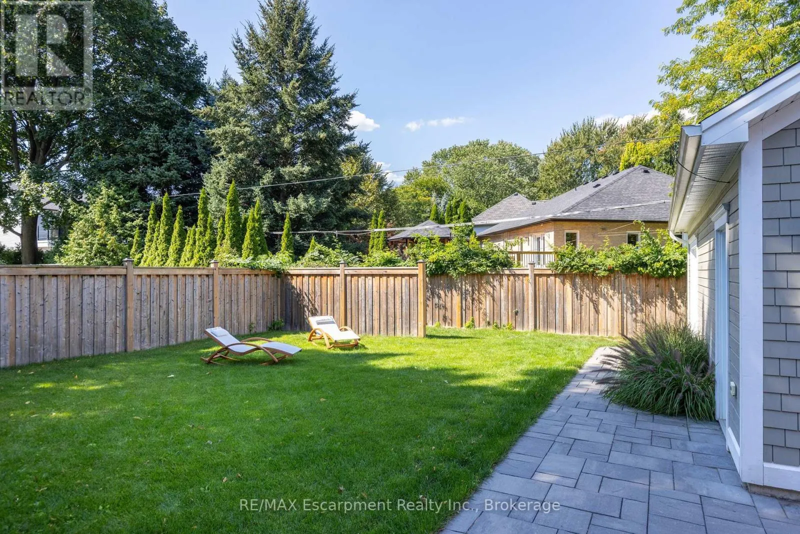 2195 COURTLAND DRIVE