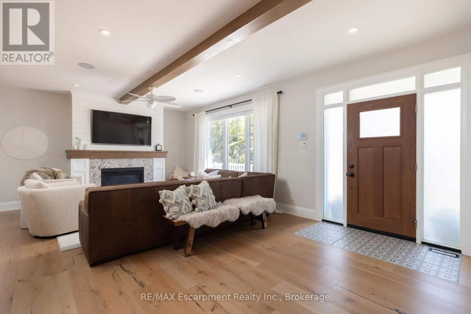 2195 COURTLAND DRIVE