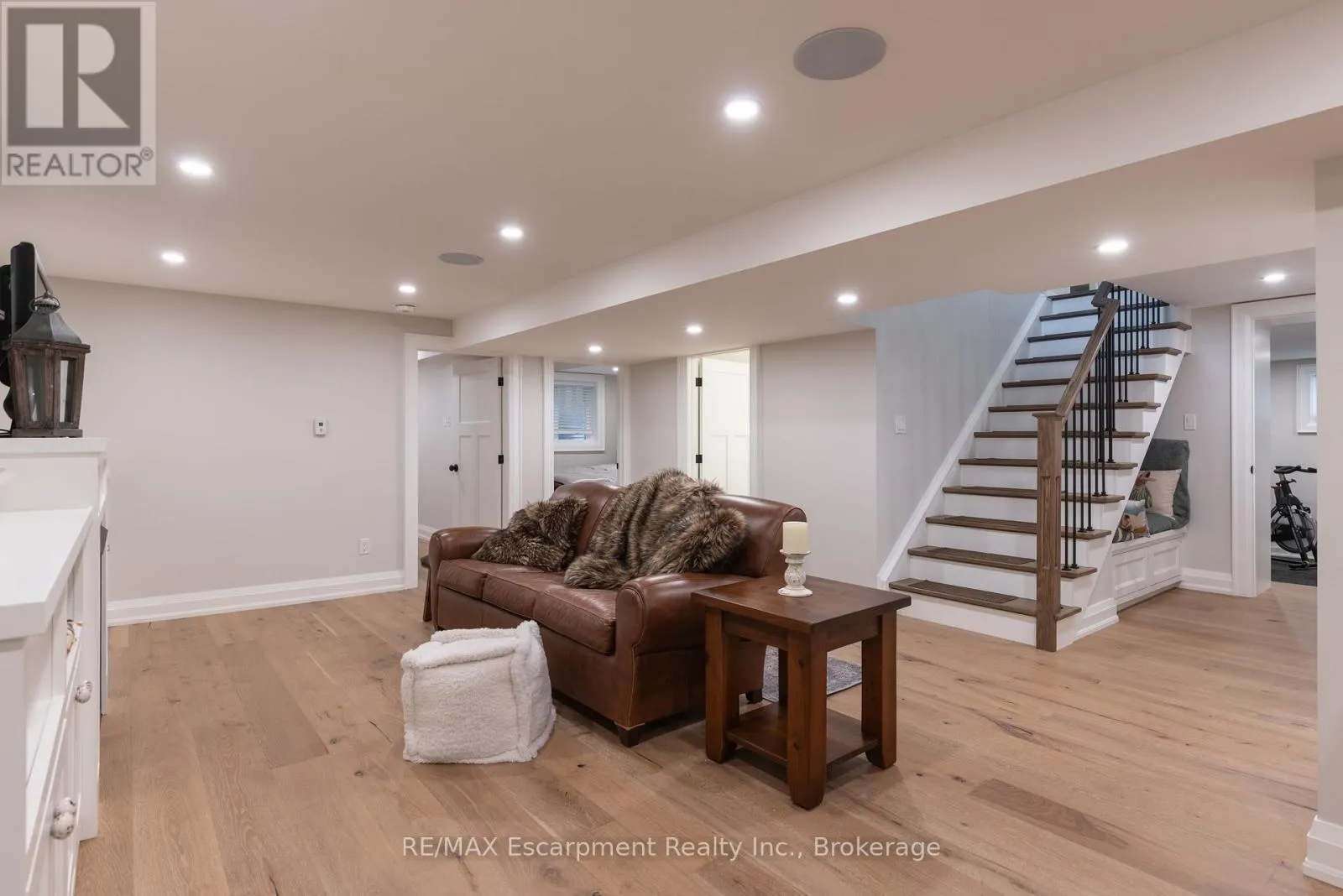 2195 COURTLAND DRIVE