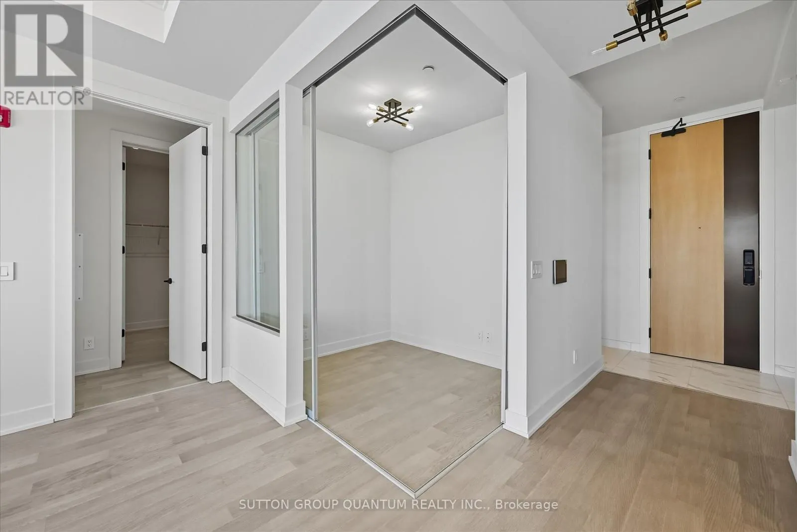 409 - 123 MAURICE DRIVE