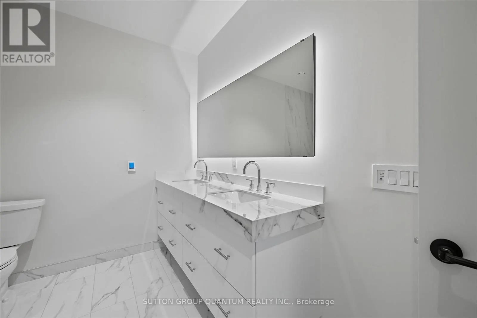 409 - 123 MAURICE DRIVE