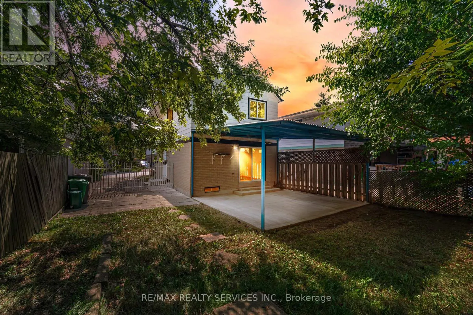 20 GREENHILLS SQUARE