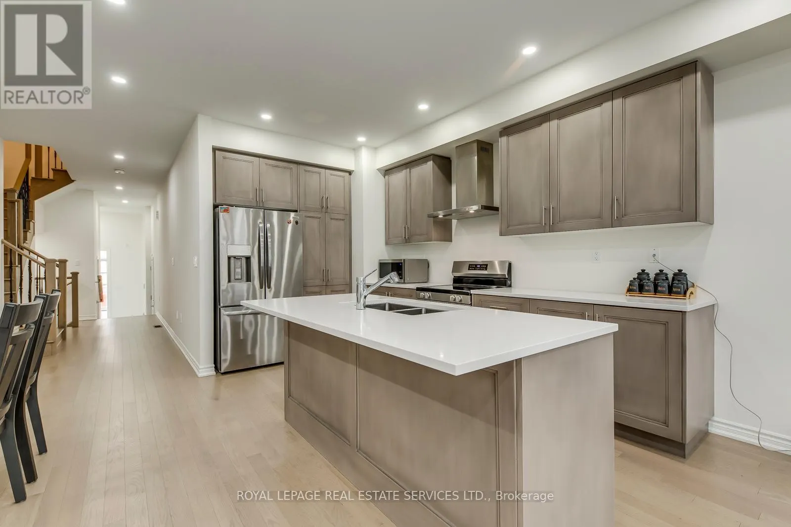 595 CELANDINE TERRACE