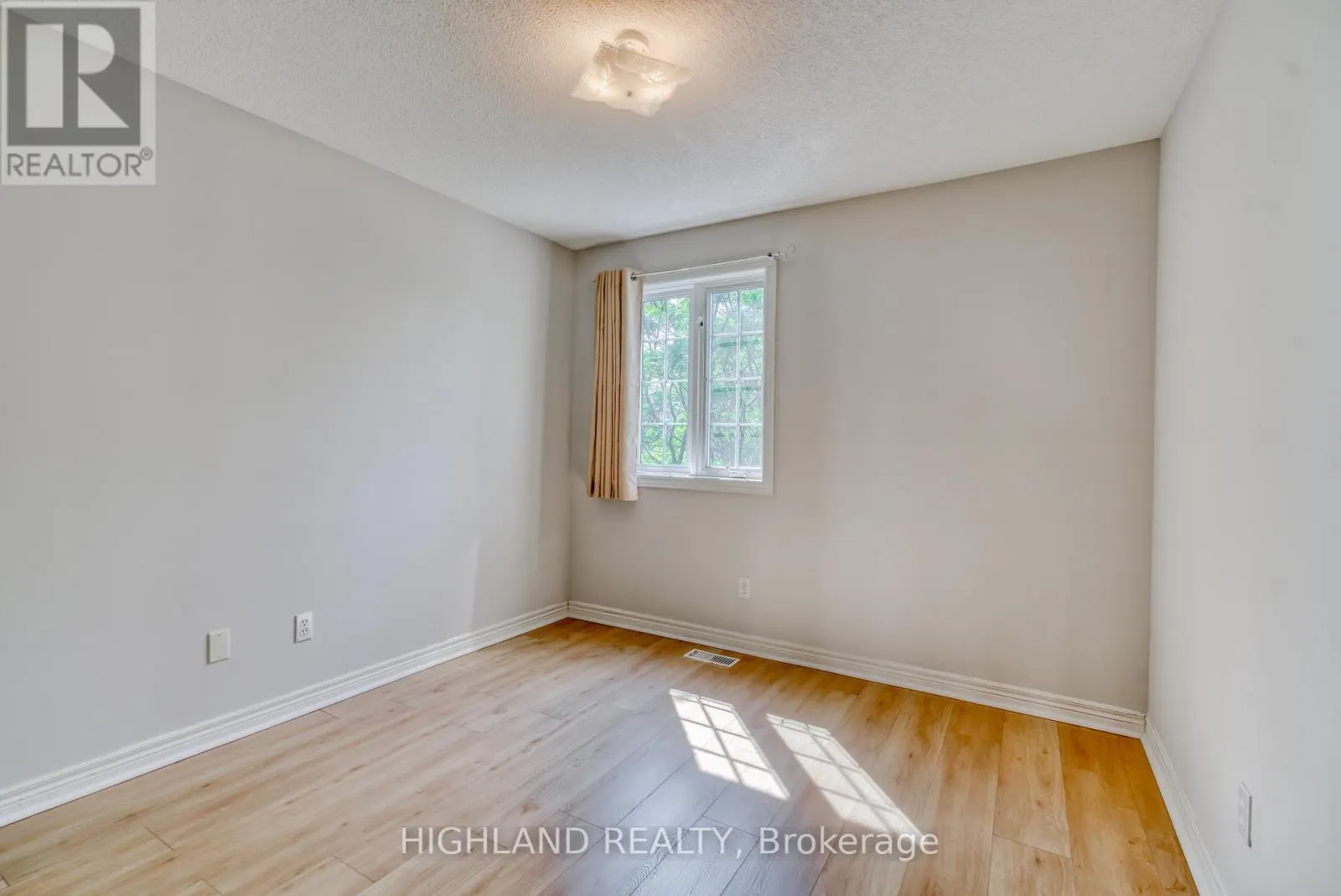 11 - 1750 CREEK WAY