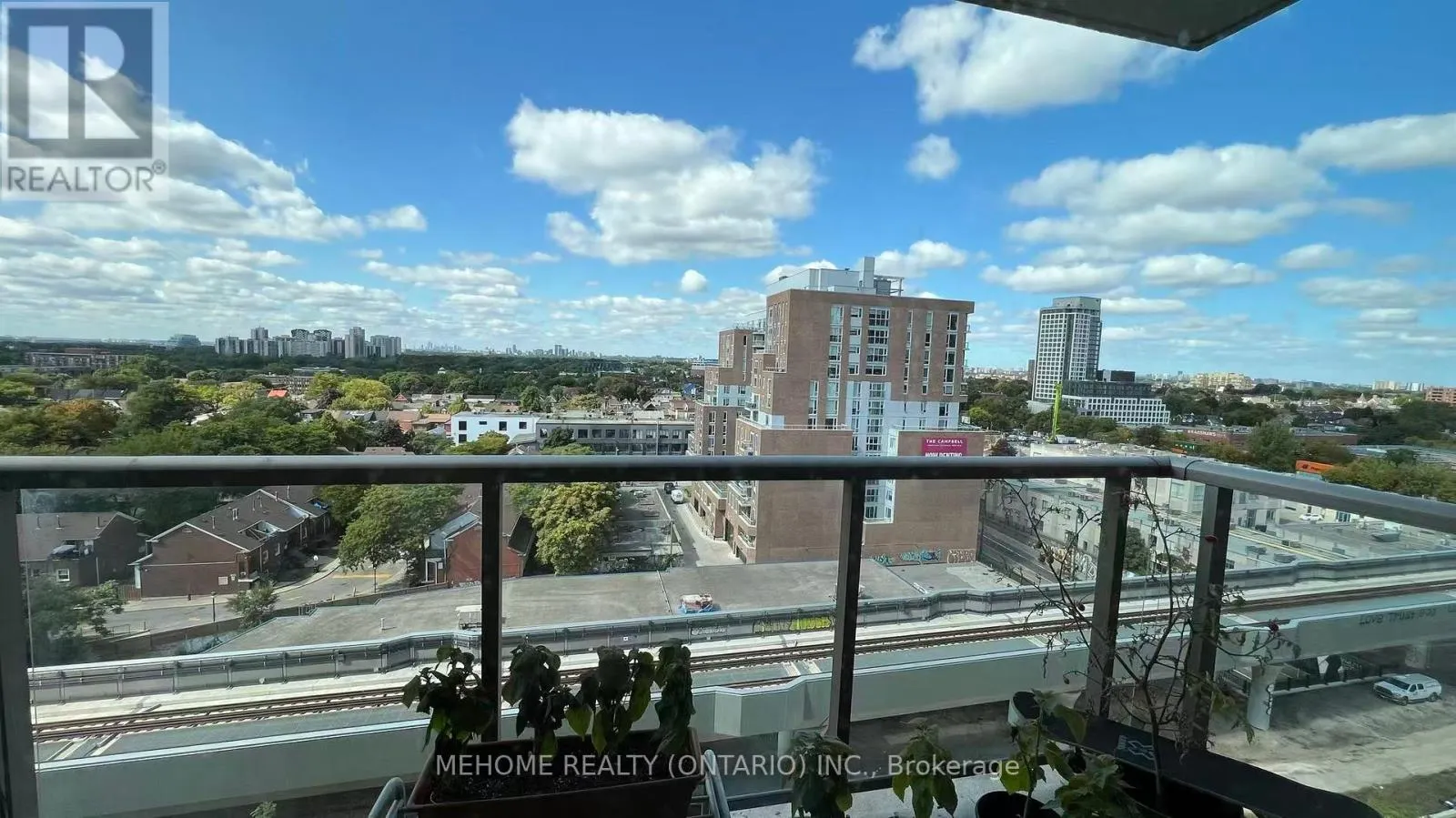 1111 - 816 LANSDOWNE AVENUE