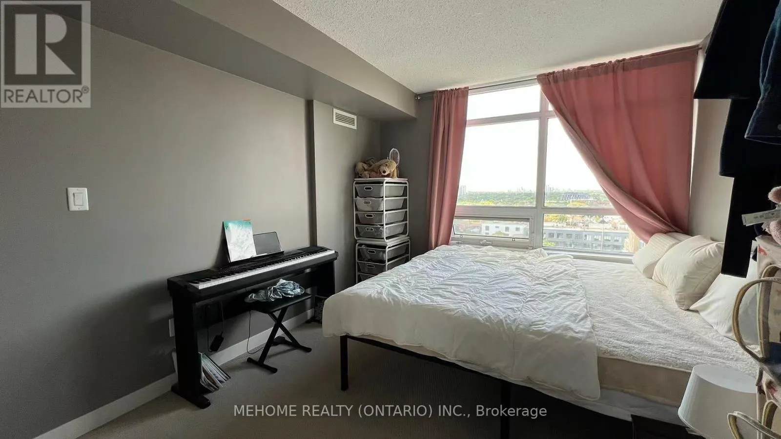 1111 - 816 LANSDOWNE AVENUE