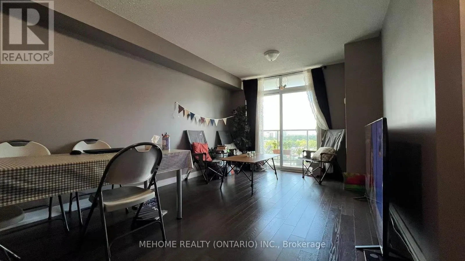 1111 - 816 LANSDOWNE AVENUE