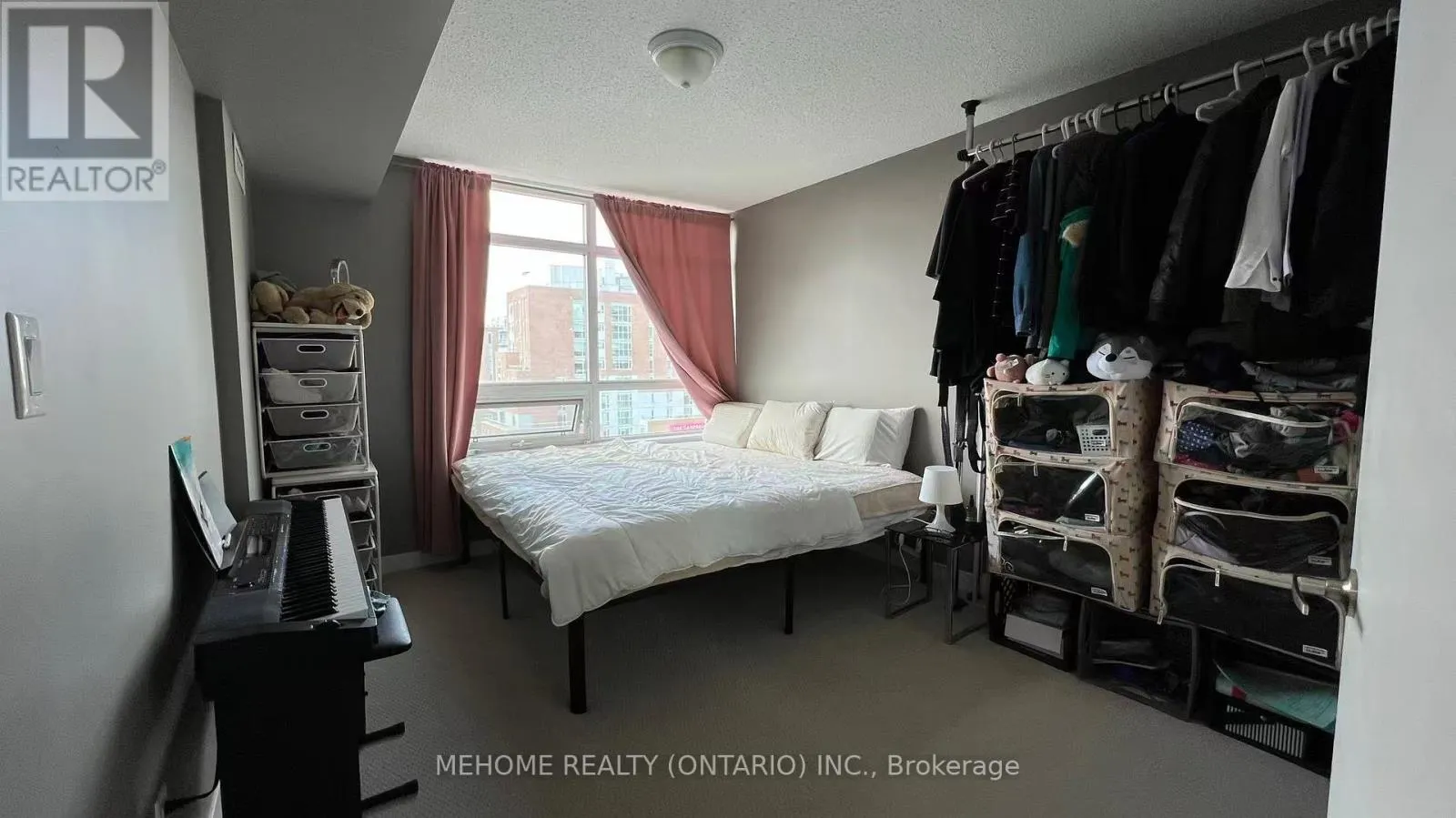 1111 - 816 LANSDOWNE AVENUE