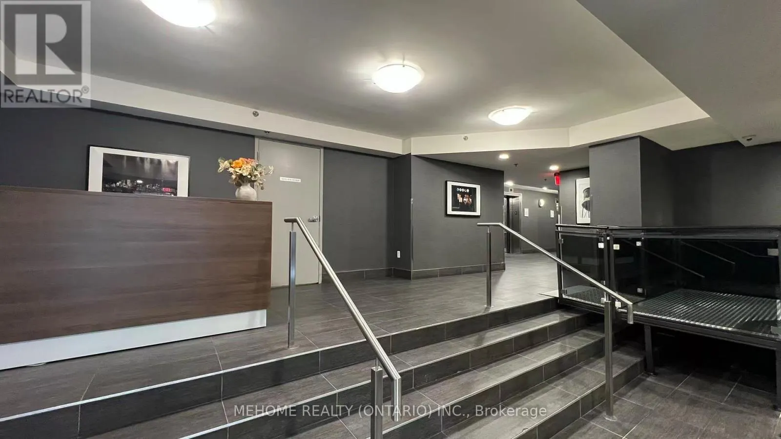 1111 - 816 LANSDOWNE AVENUE