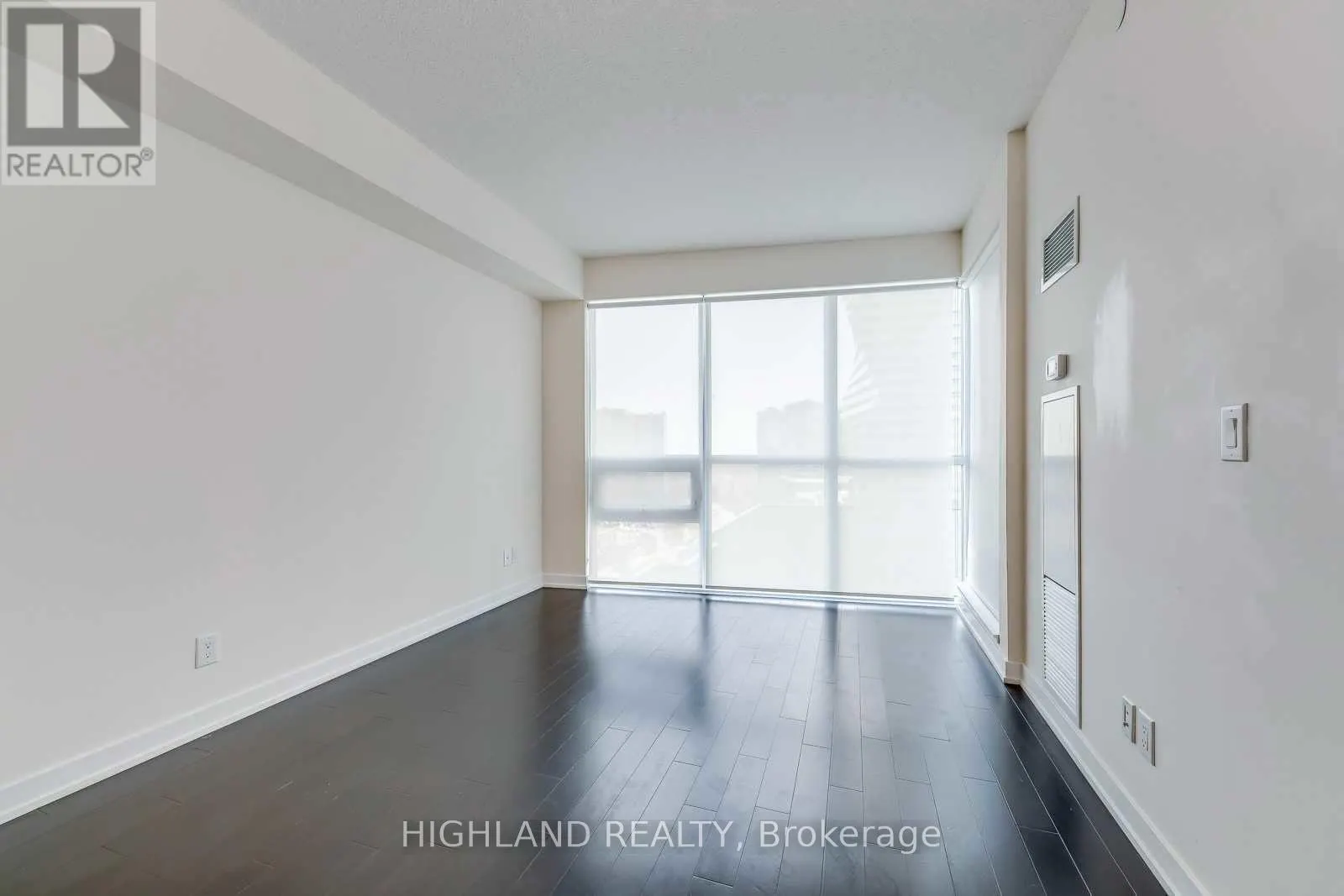 1010 - 510 CURRAN PLACE