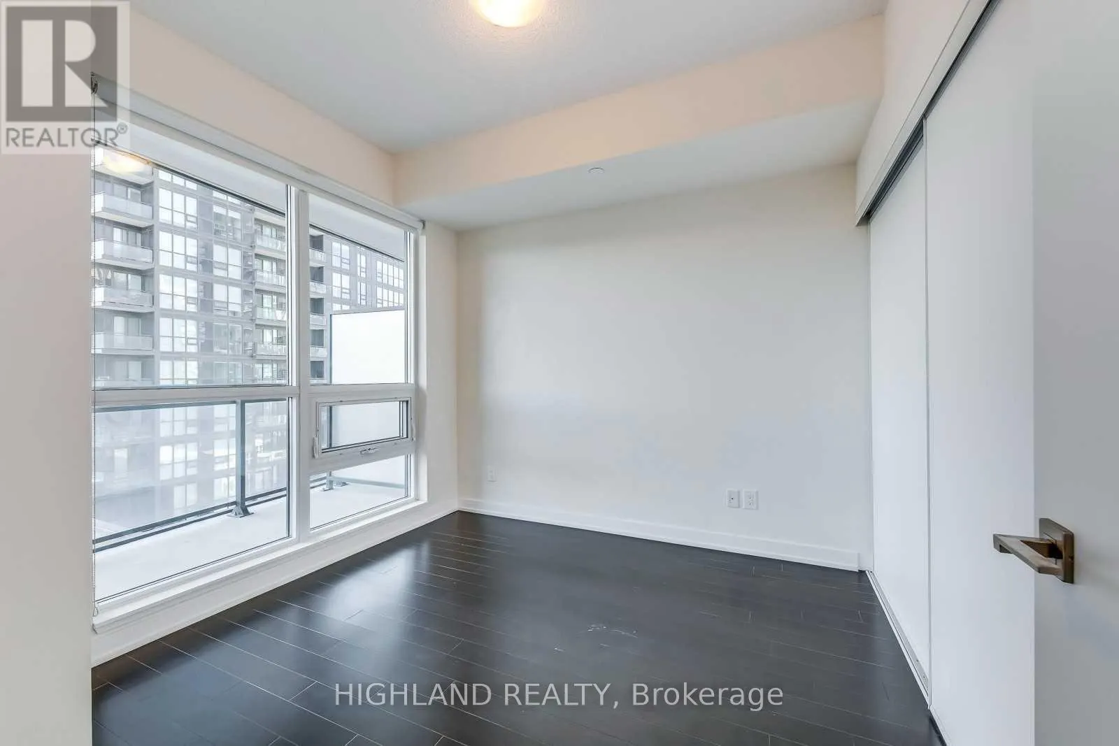 1010 - 510 CURRAN PLACE