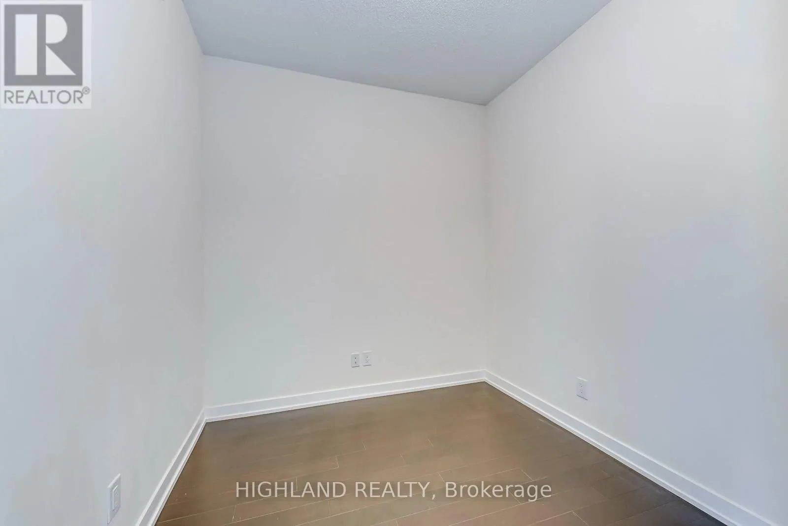 1010 - 510 CURRAN PLACE