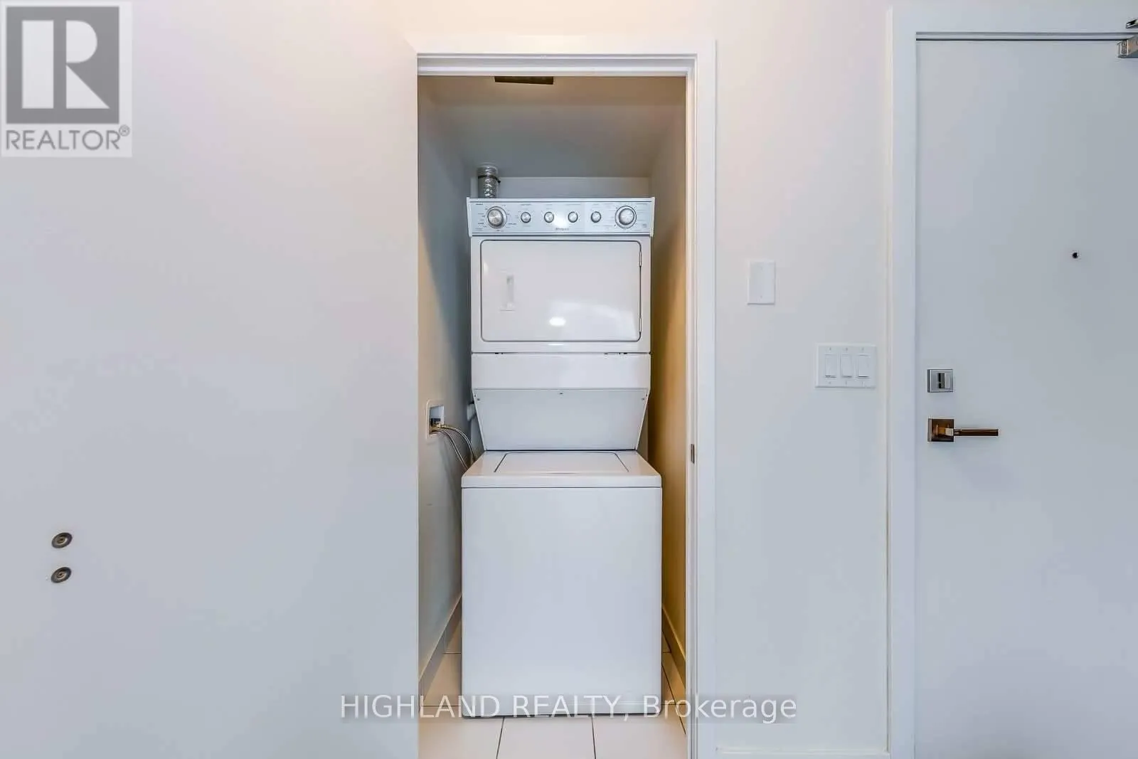1010 - 510 CURRAN PLACE