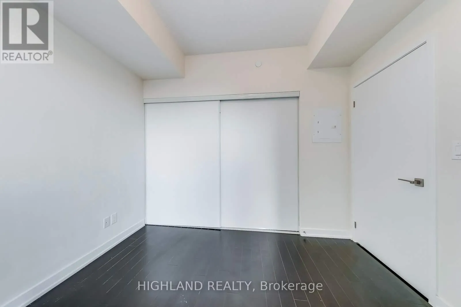 1010 - 510 CURRAN PLACE