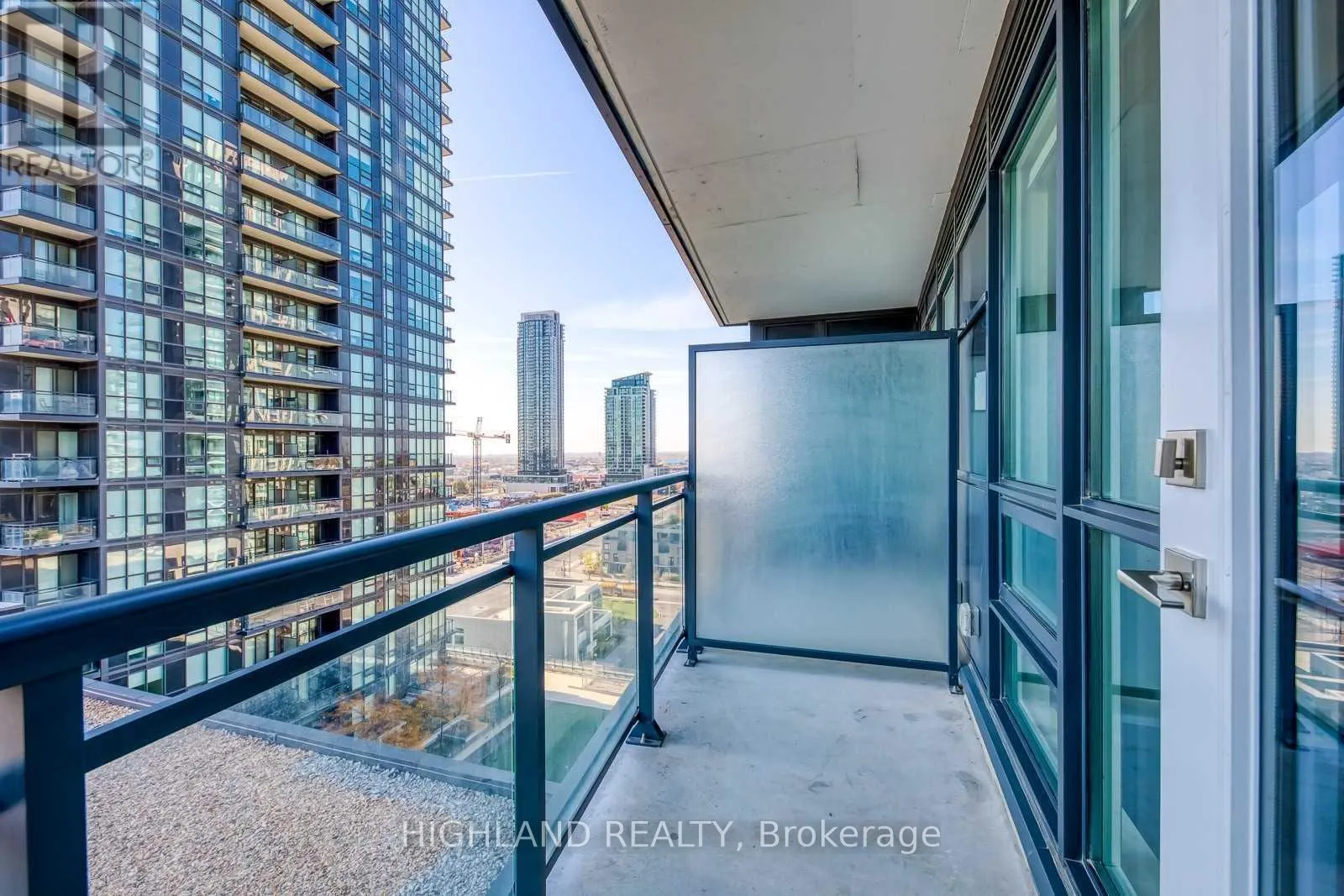1010 - 510 CURRAN PLACE