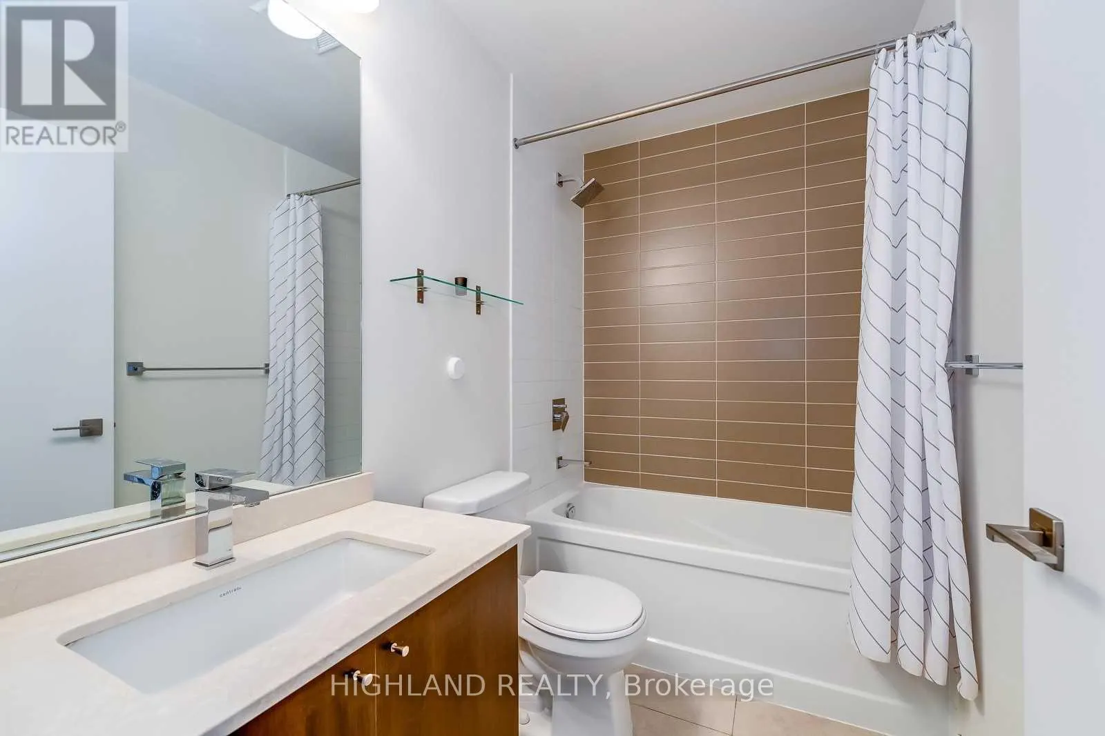 1010 - 510 CURRAN PLACE