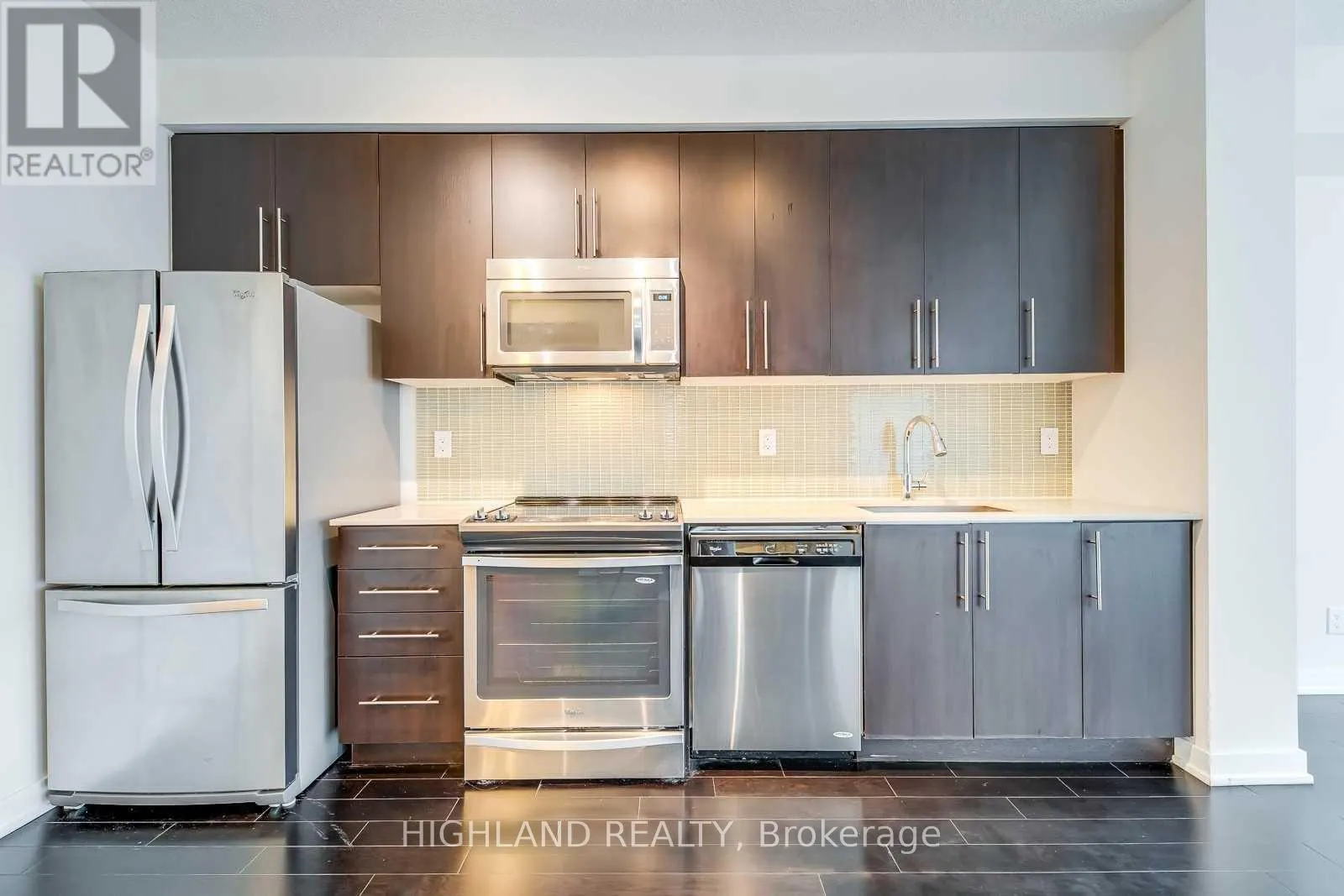 1010 - 510 CURRAN PLACE