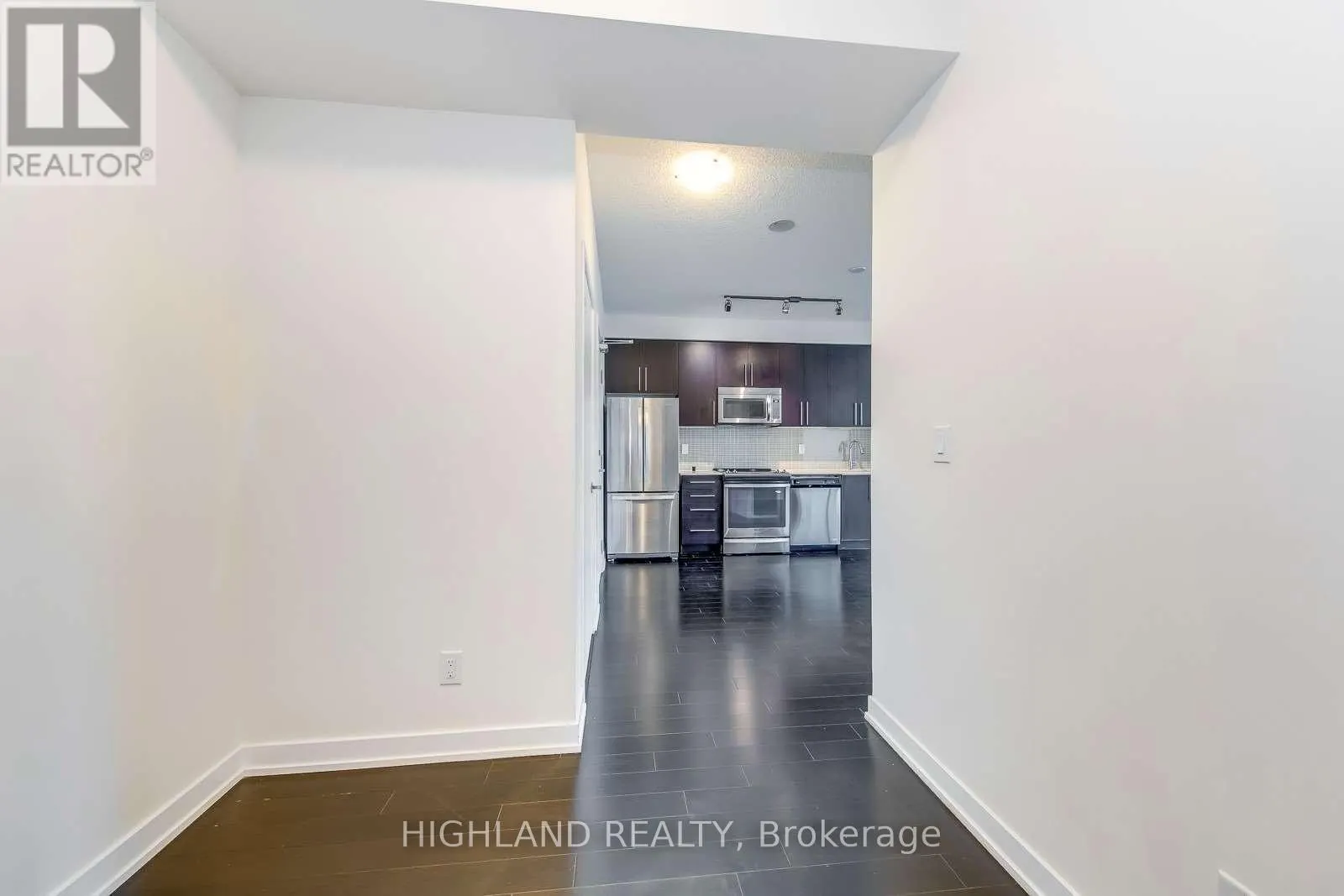1010 - 510 CURRAN PLACE