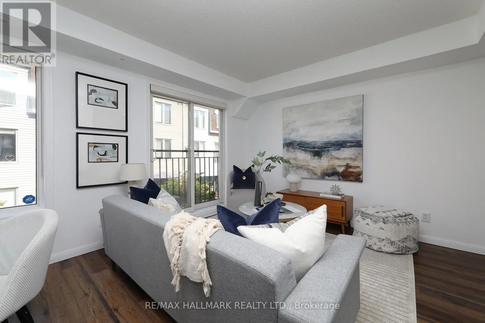 1005 - 18 LAIDLAW STREET
