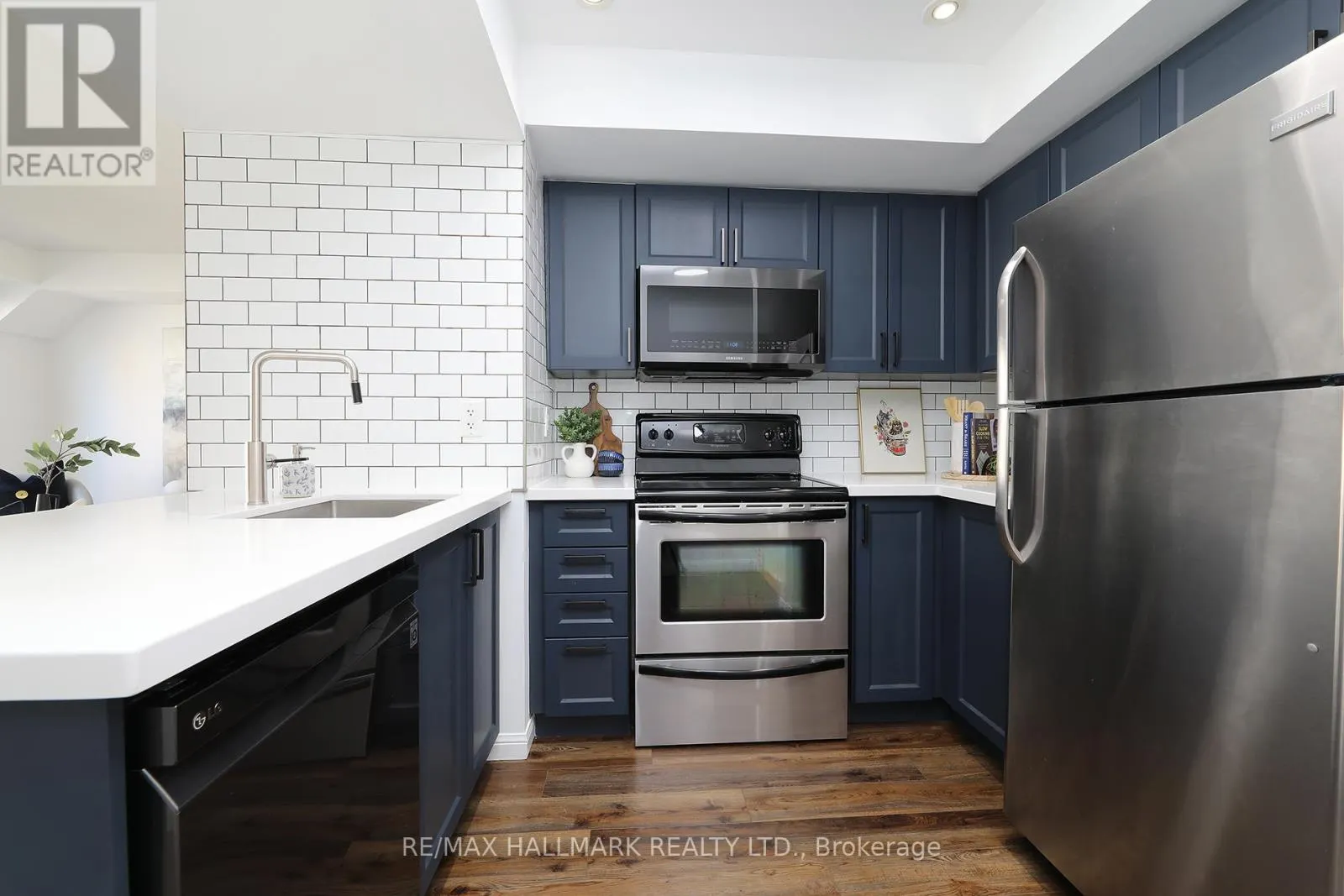 1005 - 18 LAIDLAW STREET