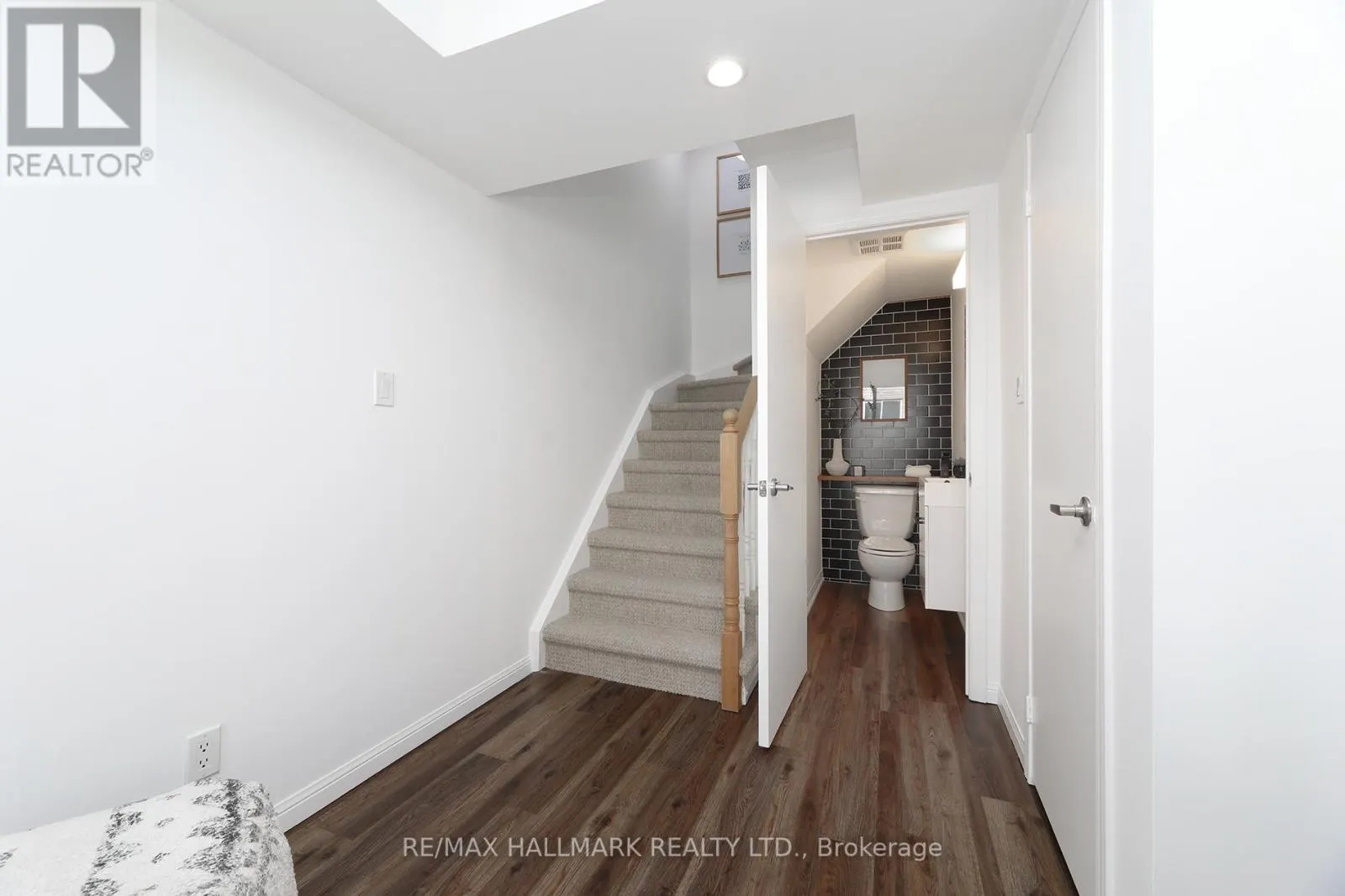 1005 - 18 LAIDLAW STREET