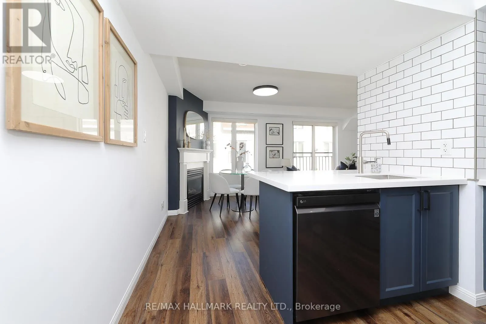 1005 - 18 LAIDLAW STREET
