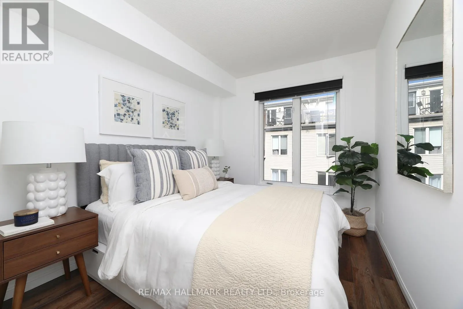 1005 - 18 LAIDLAW STREET