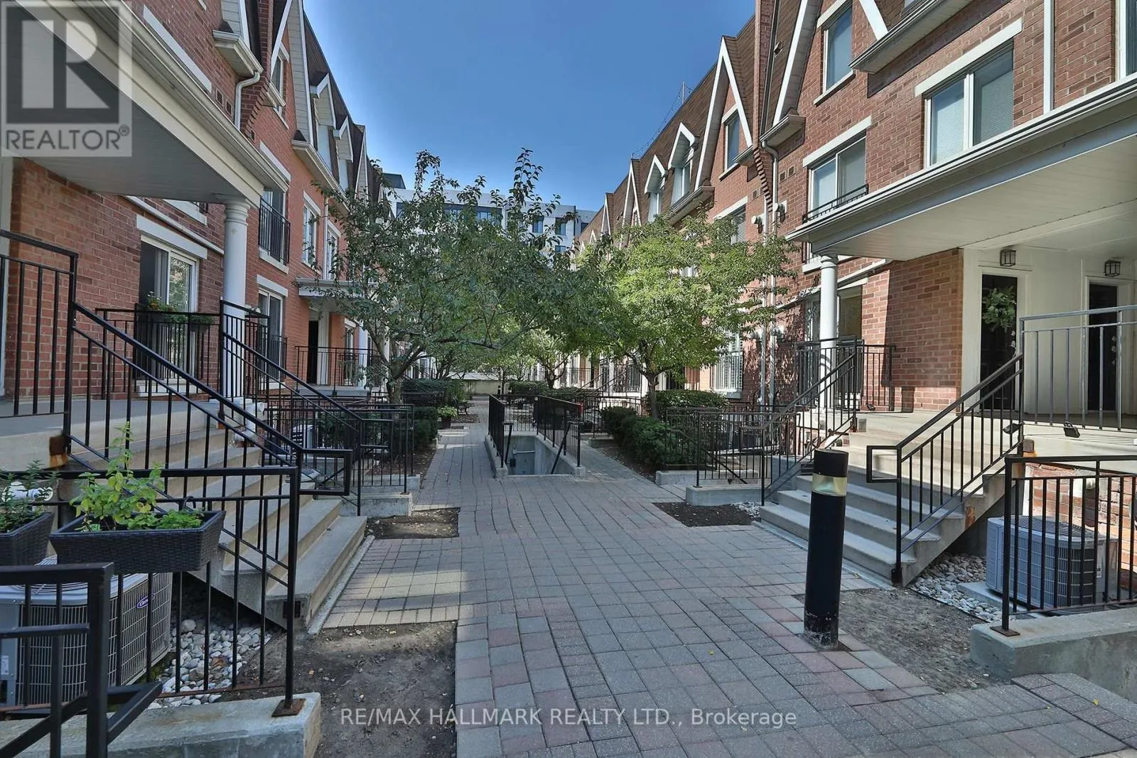 1005 - 18 LAIDLAW STREET