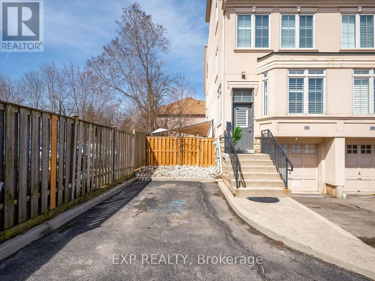4 - 2351 LAKESHORE ROAD W