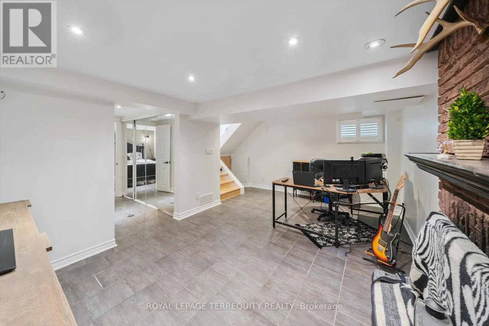 1825 HYDE MILL CRESCENT