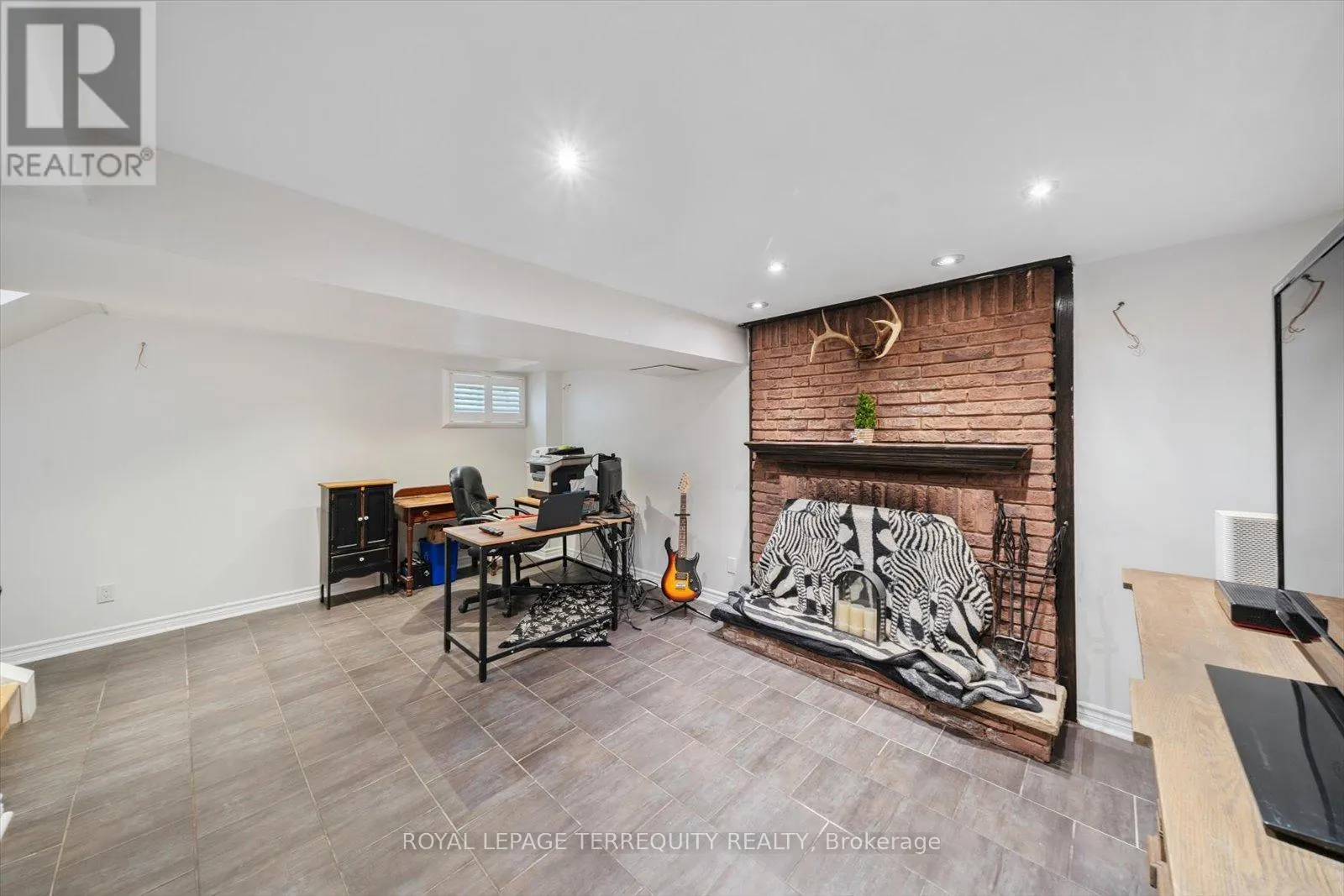 1825 HYDE MILL CRESCENT
