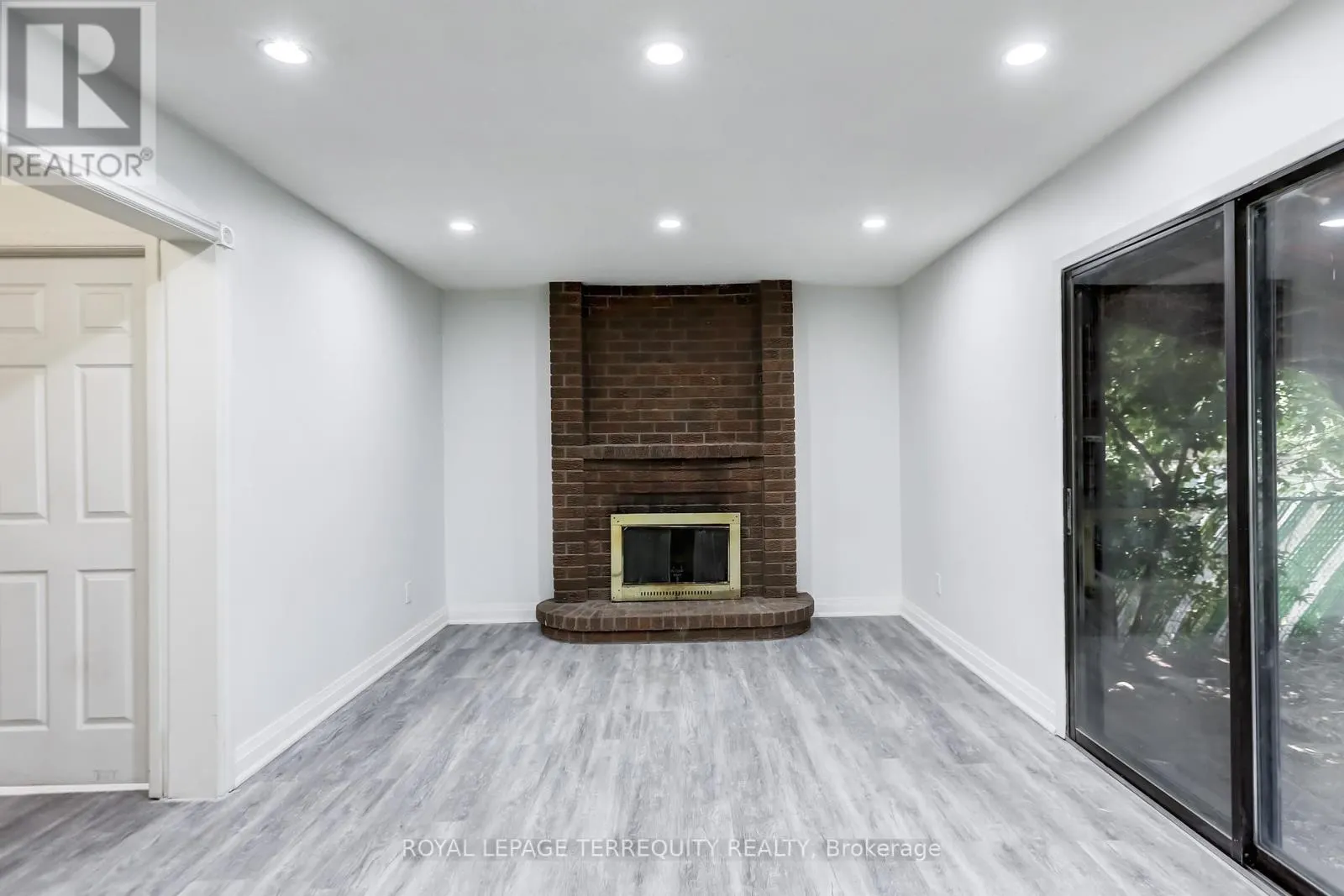 12 MARTINDALE CRESCENT