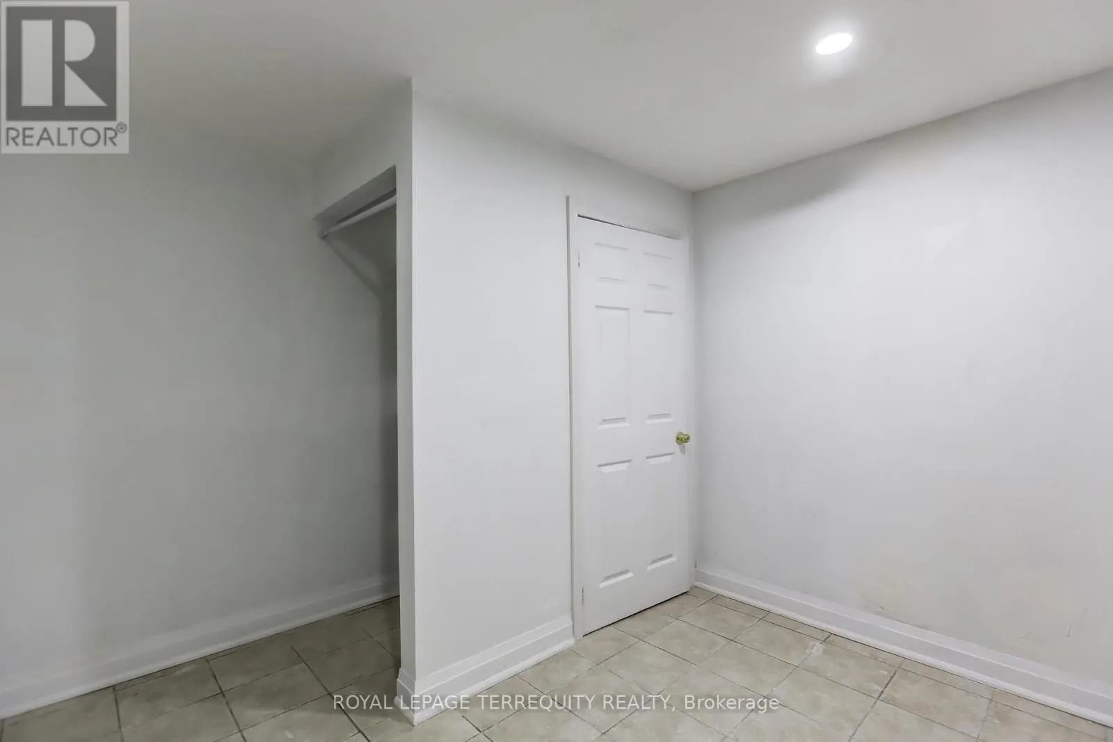 12 MARTINDALE CRESCENT