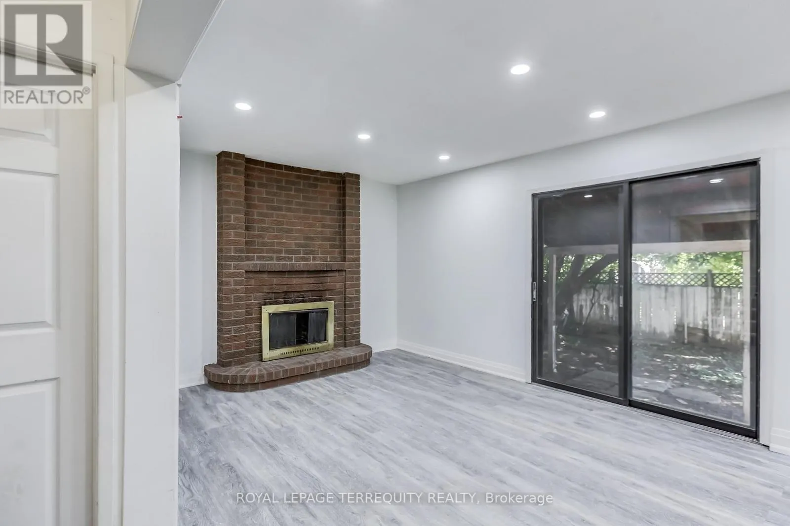 12 MARTINDALE CRESCENT