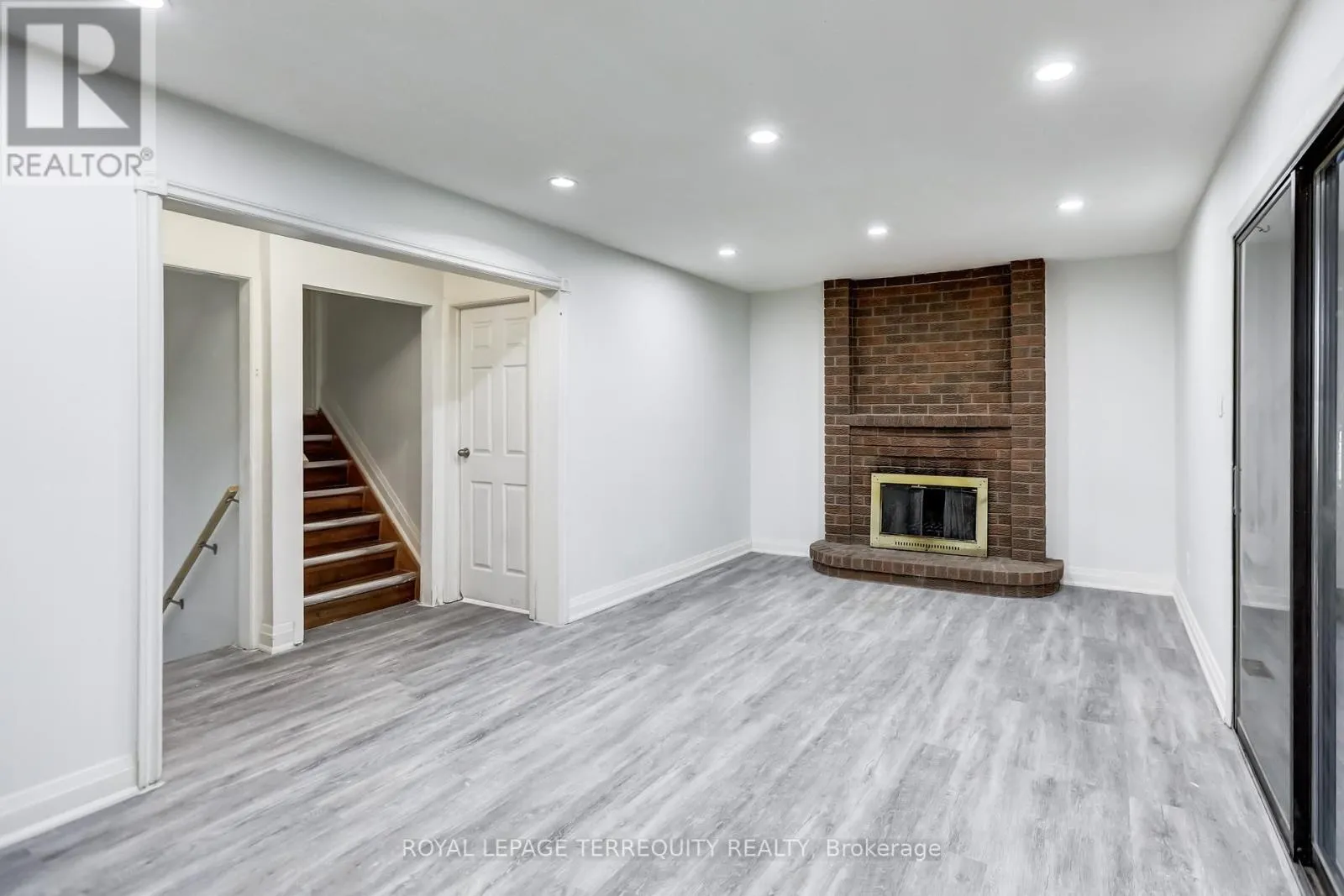 12 MARTINDALE CRESCENT