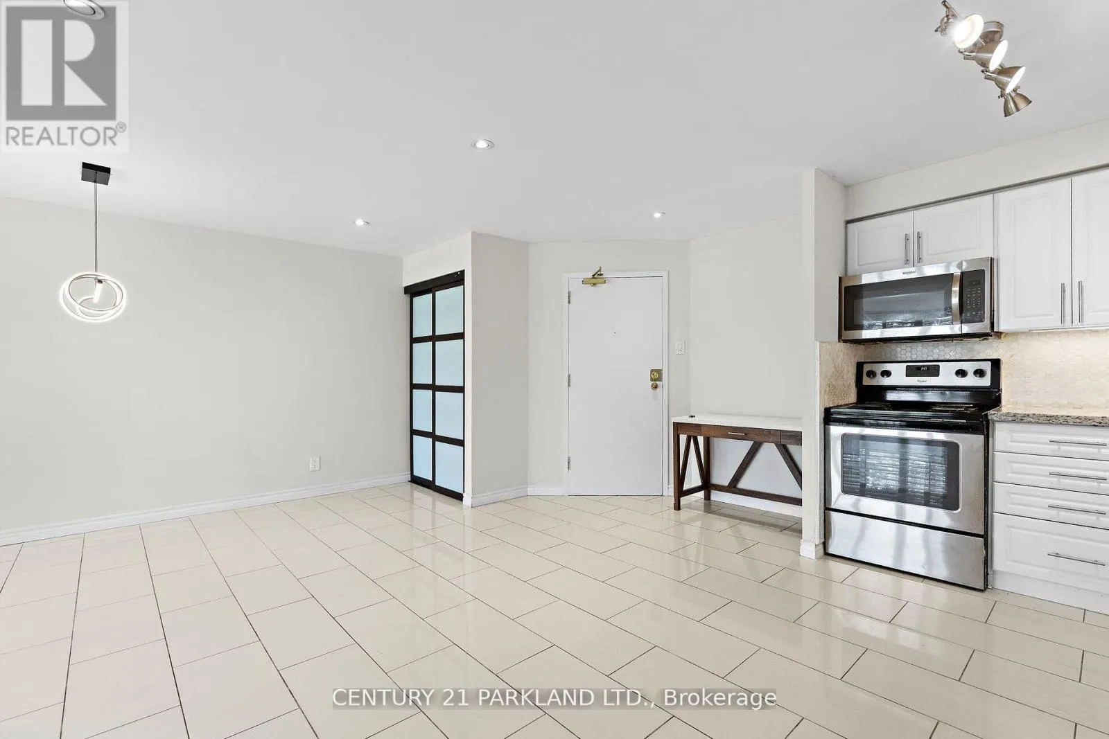 112 - 35 TRAILWOOD DRIVE