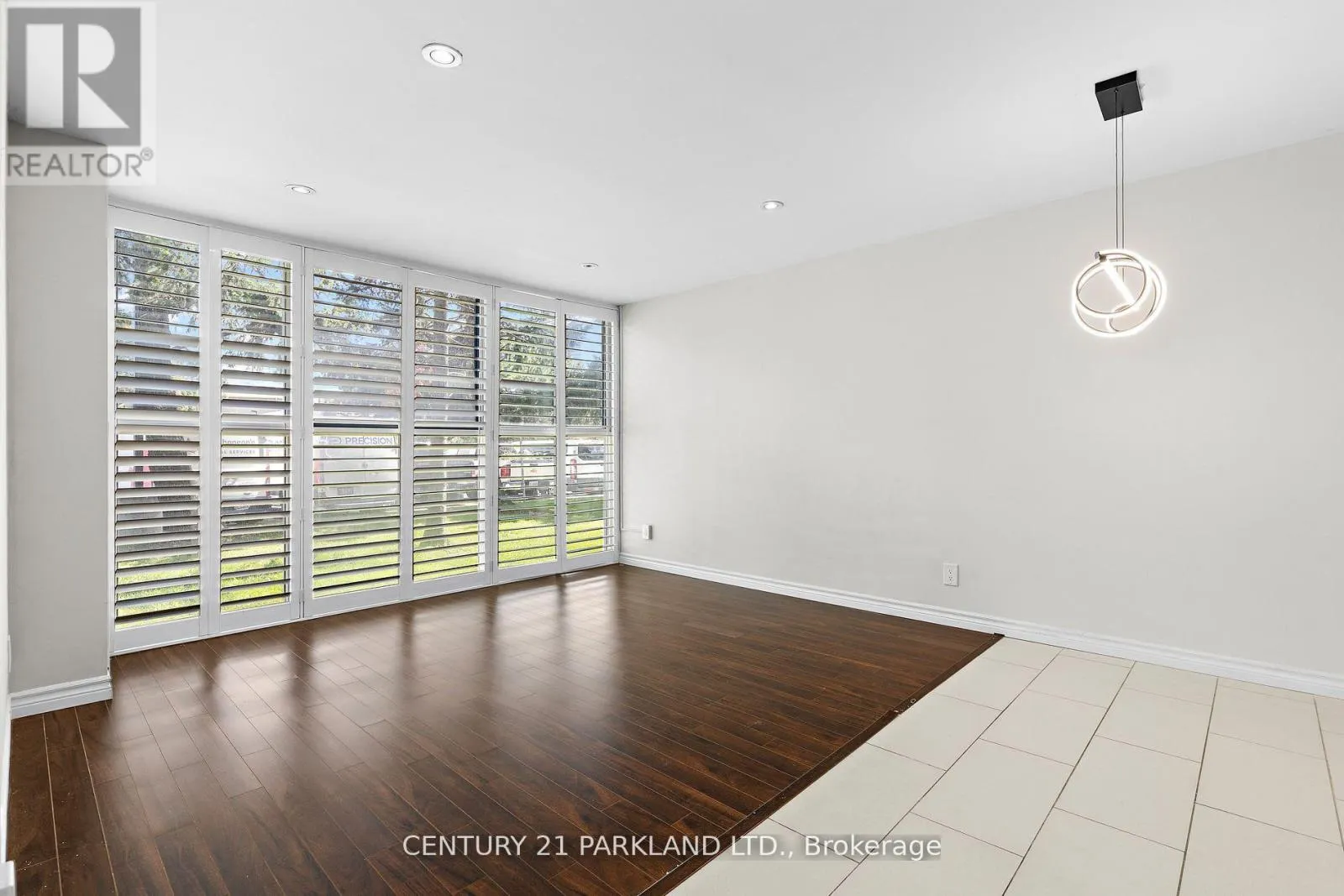 112 - 35 TRAILWOOD DRIVE