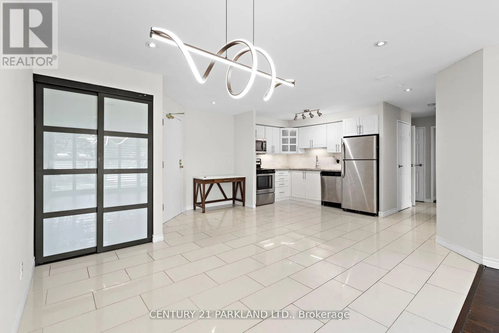 112 - 35 TRAILWOOD DRIVE