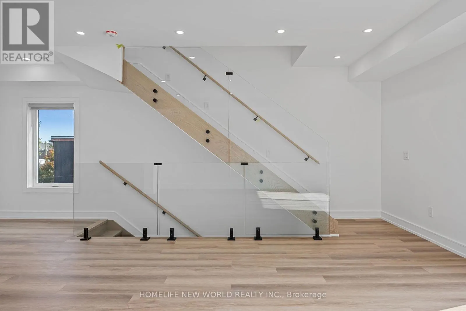 LEASE - UPPER FRONT - 43 BATAVIA AVENUE