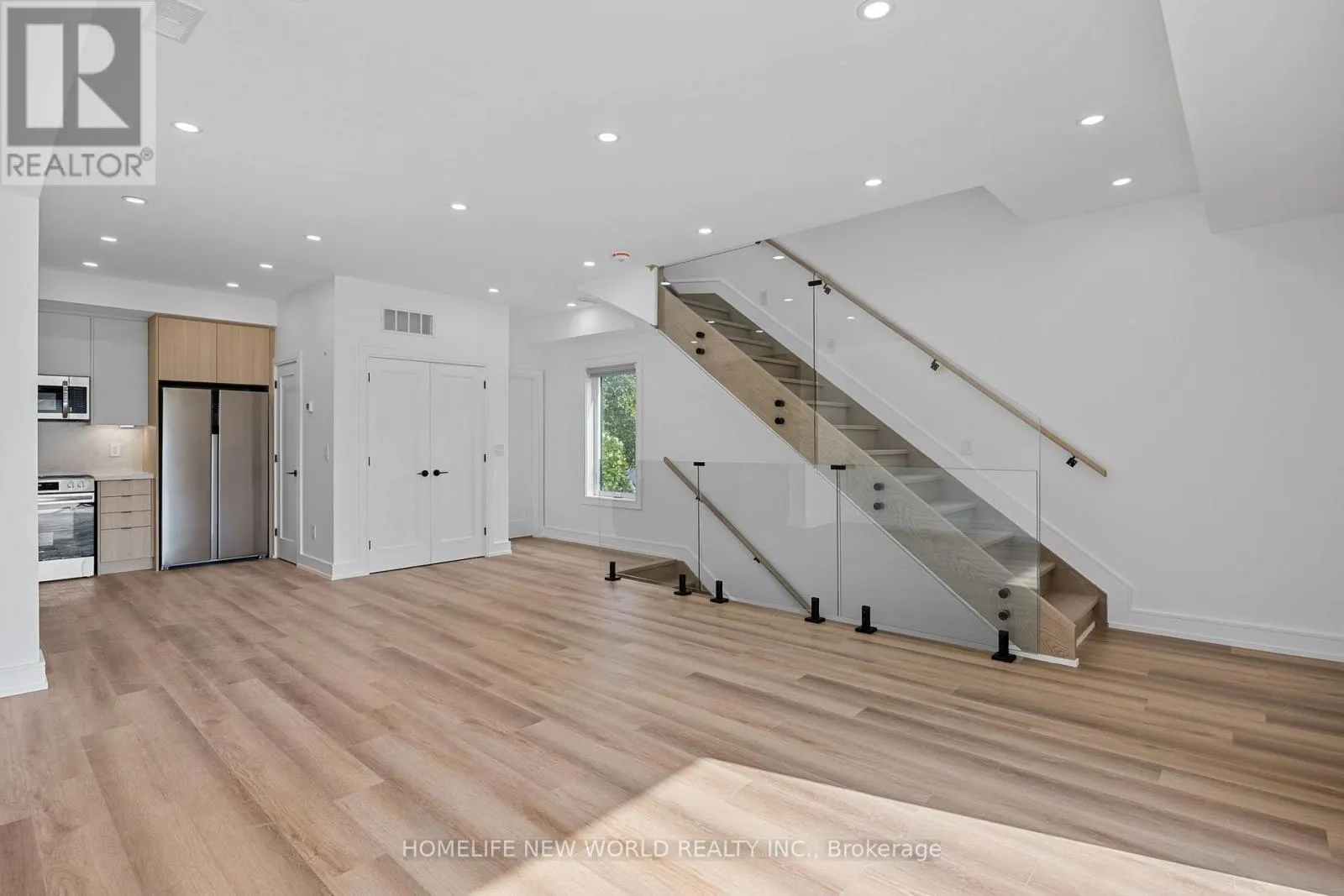 LEASE - UPPER FRONT - 43 BATAVIA AVENUE