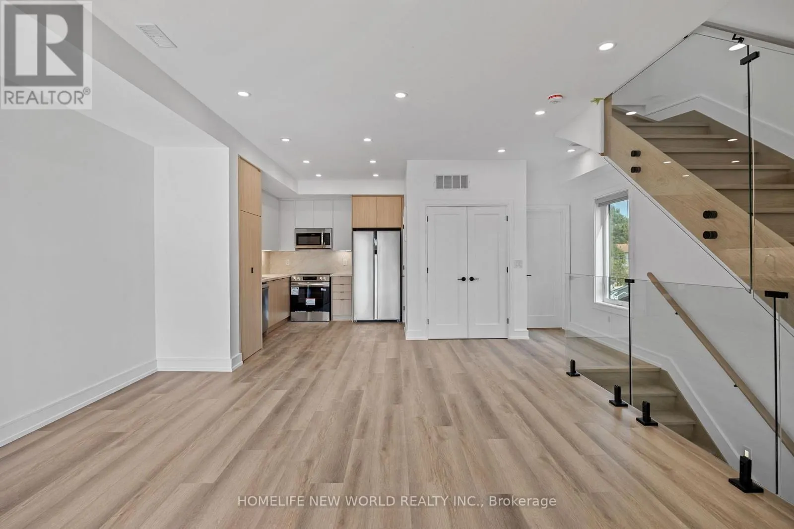 LEASE - UPPER FRONT - 43 BATAVIA AVENUE