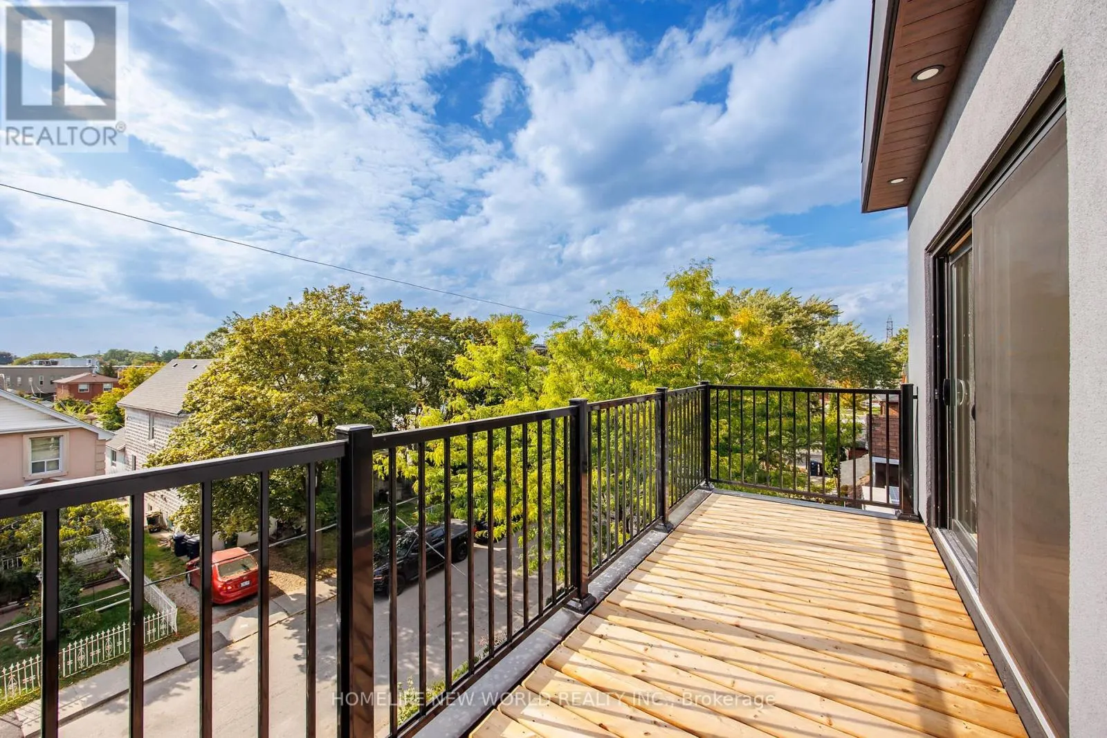 LEASE - UPPER FRONT - 43 BATAVIA AVENUE