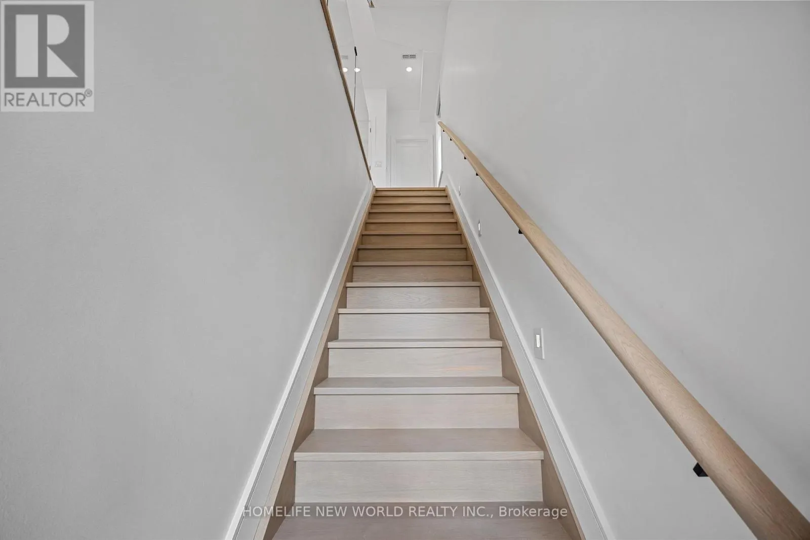 LEASE - UPPER FRONT - 43 BATAVIA AVENUE