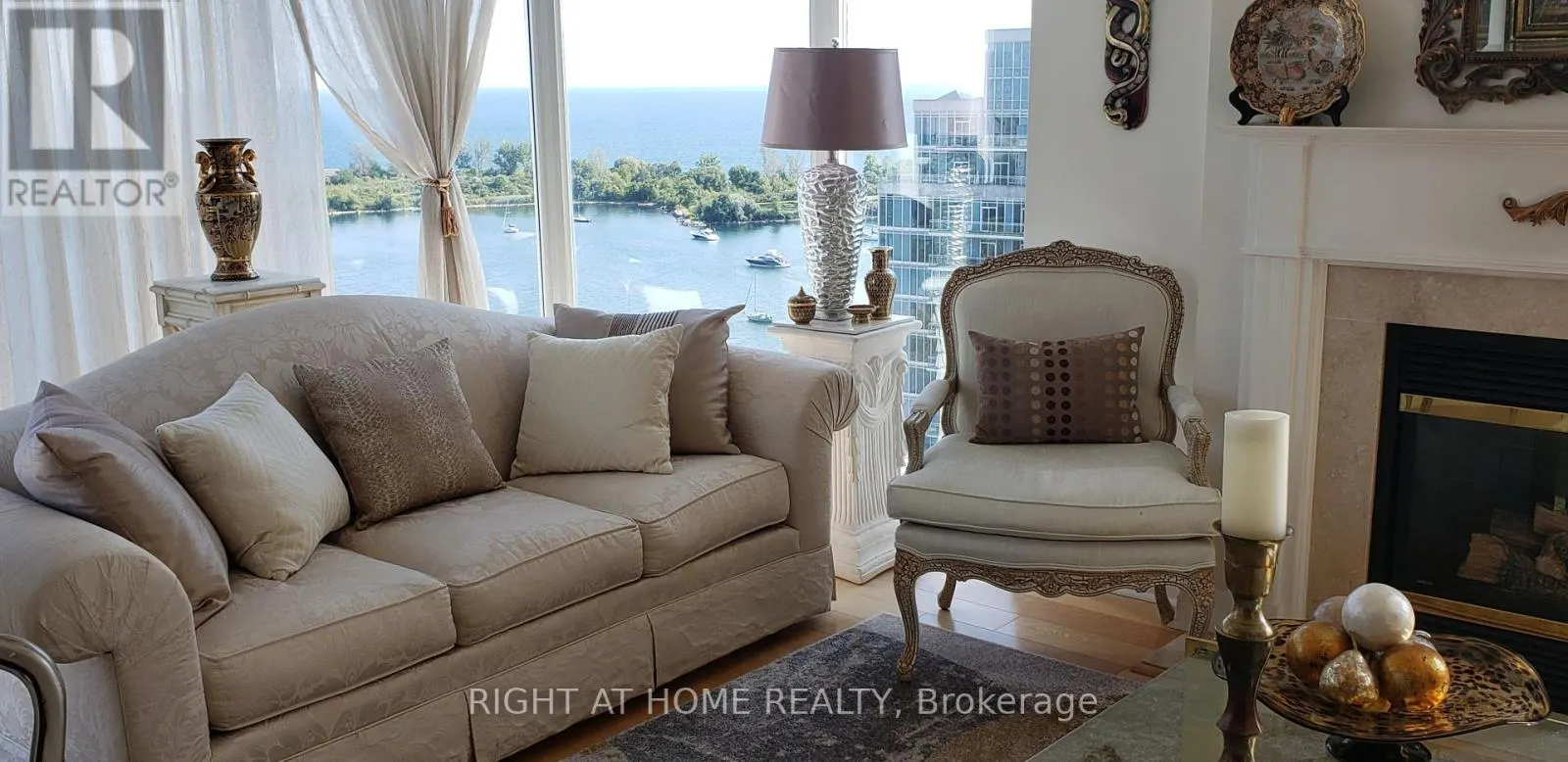 PH03 - 2111 LAKE SHORE BOULEVARD W