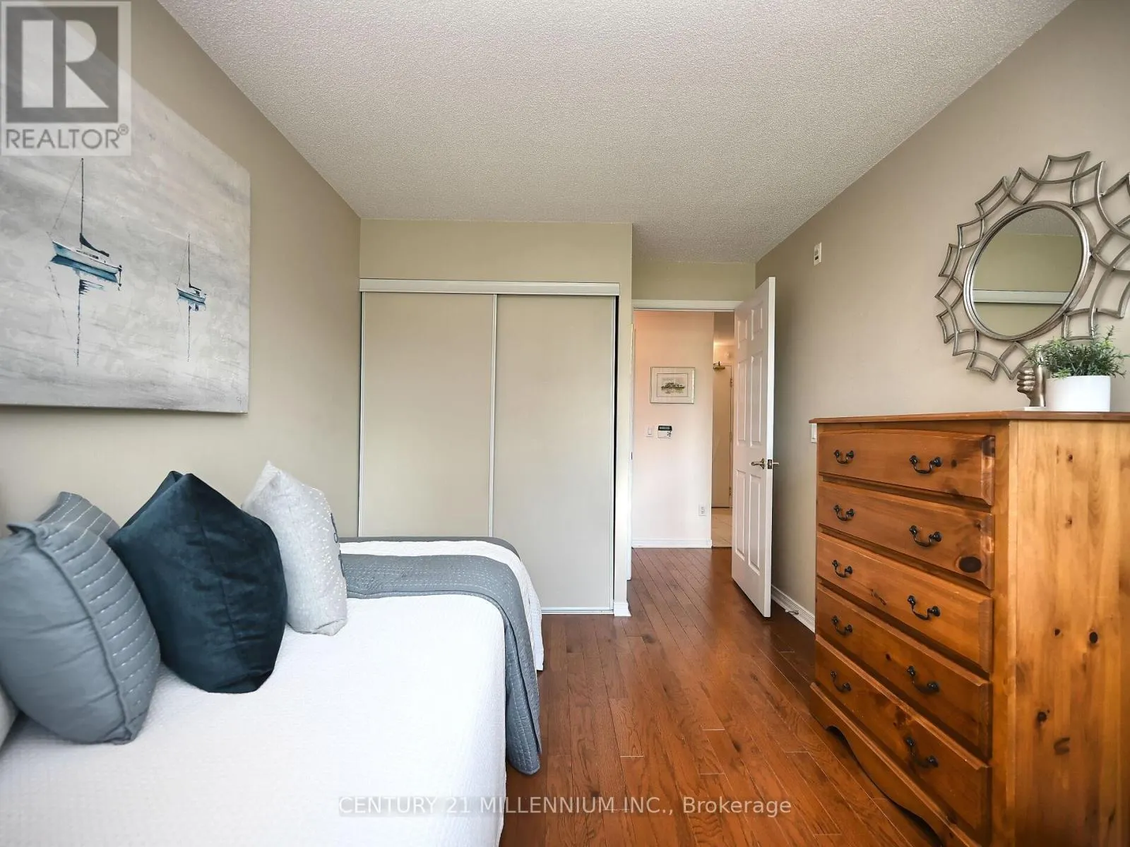 113 - 25 VIA ROSEDALE
