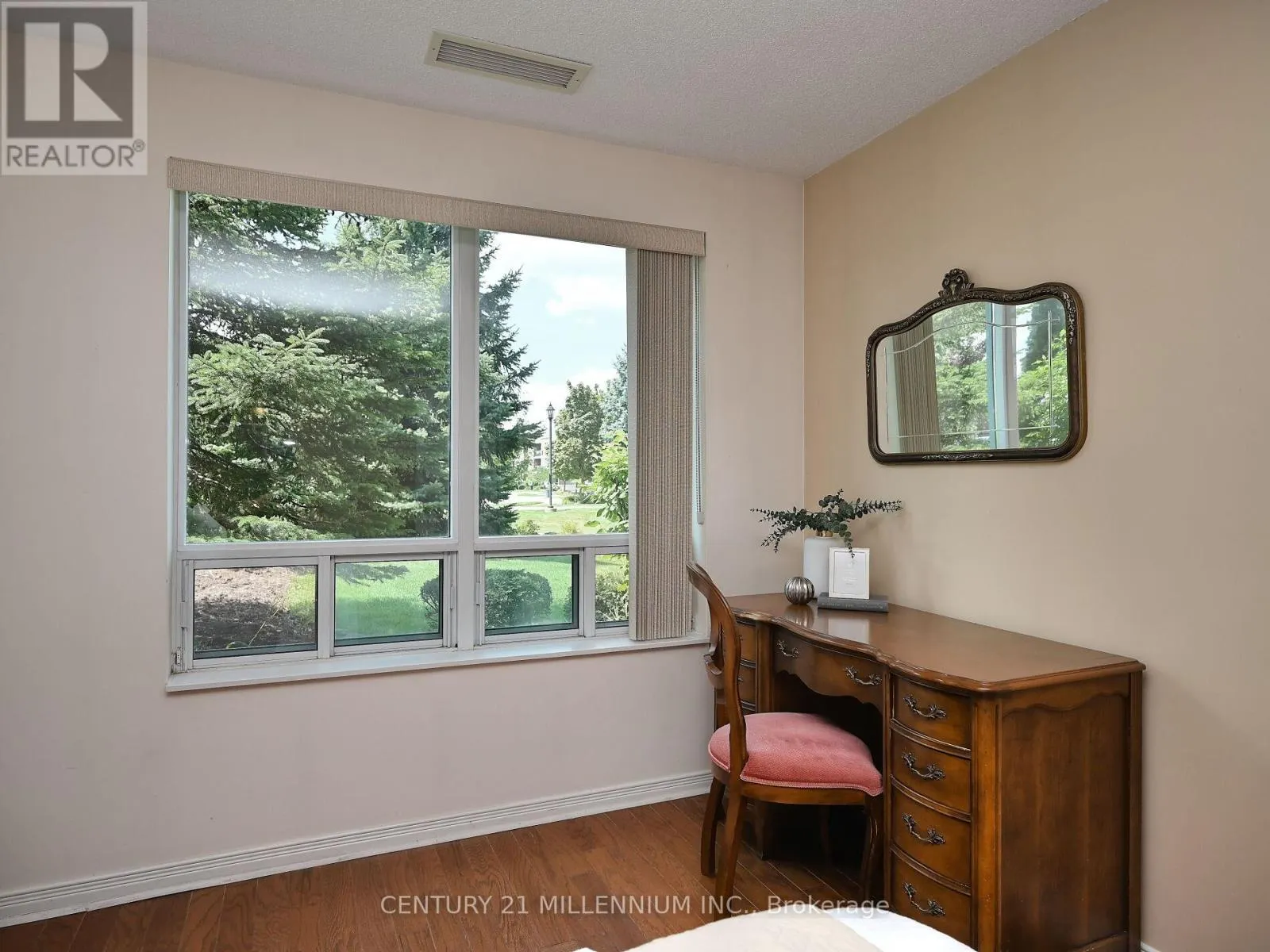 113 - 25 VIA ROSEDALE