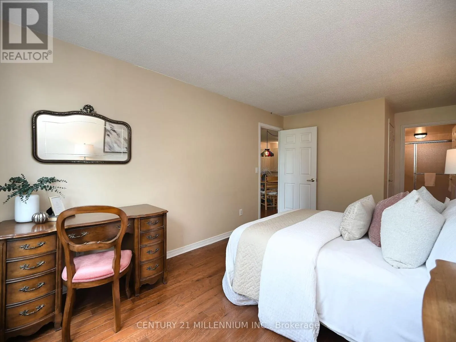 113 - 25 VIA ROSEDALE