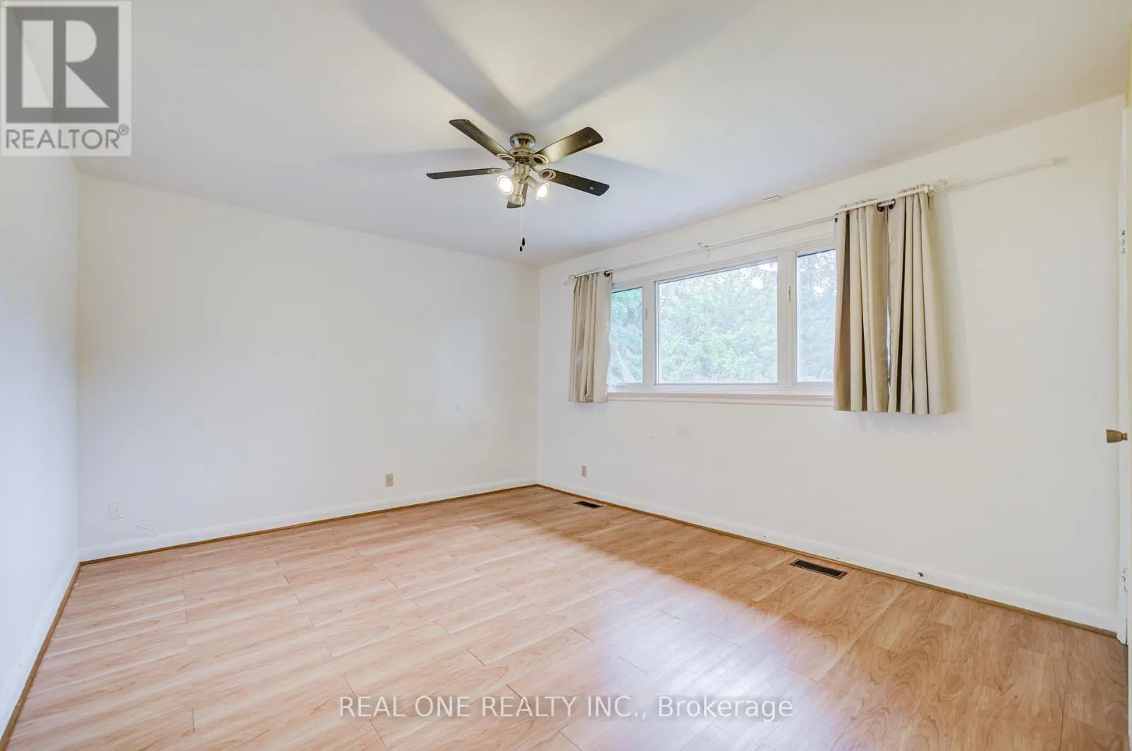 3372 ENNISKILLEN CIRCLE