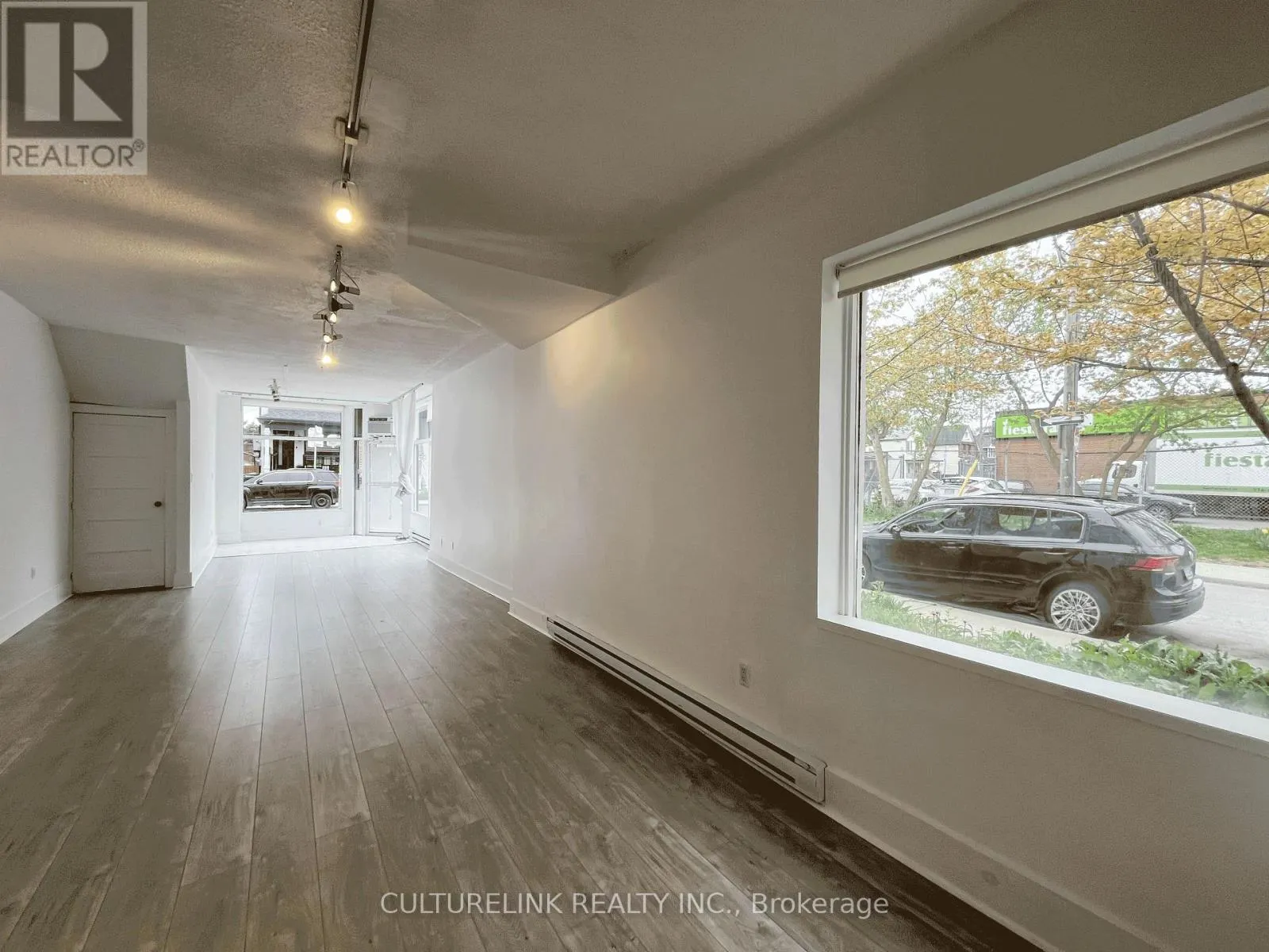 MAIN FLOOR - 208 CHRISTIE STREET