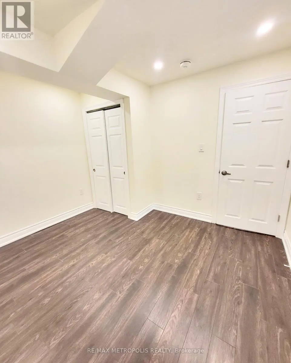 BSMT - 923 PENSON CRESCENT
